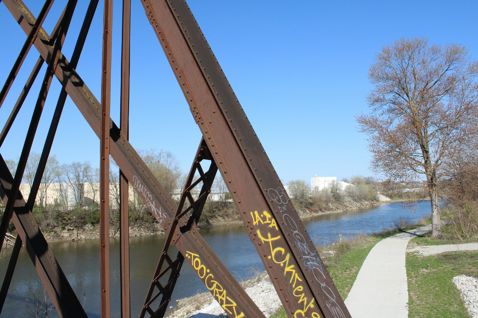 Endpost, north span